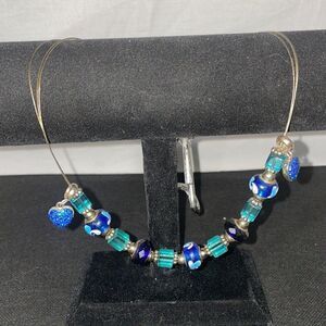 Wire necklace with blue beads